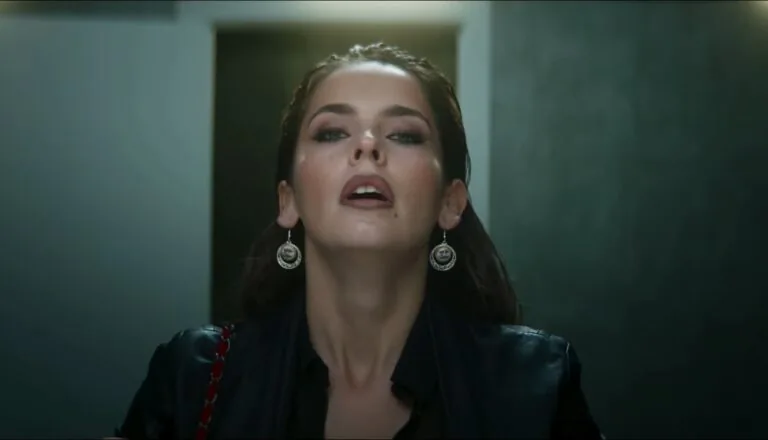 Момент из 1 серии 1 сезона