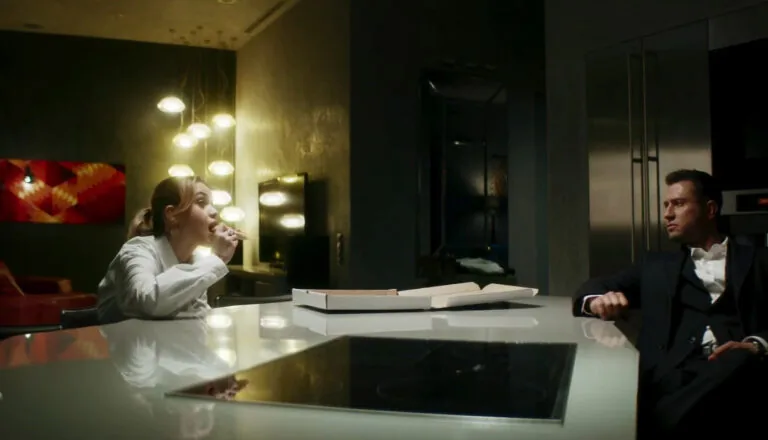 Момент из 3 серии 1 сезона