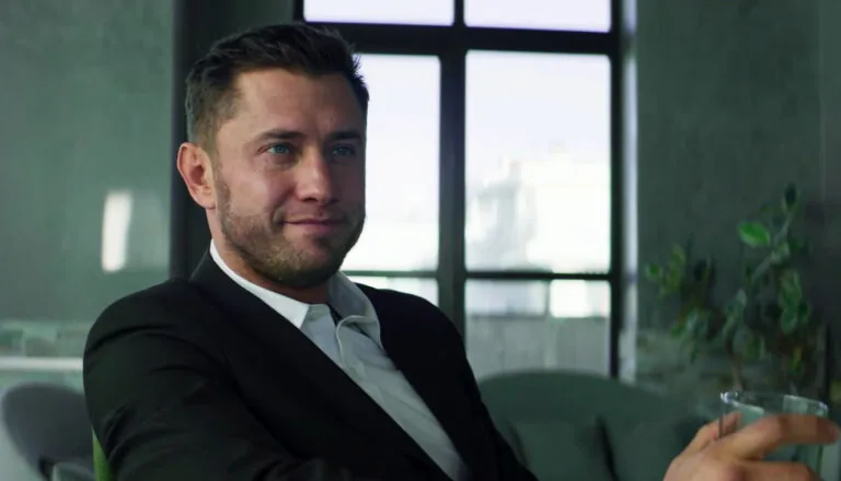 Момент из 9 серии 1 сезона