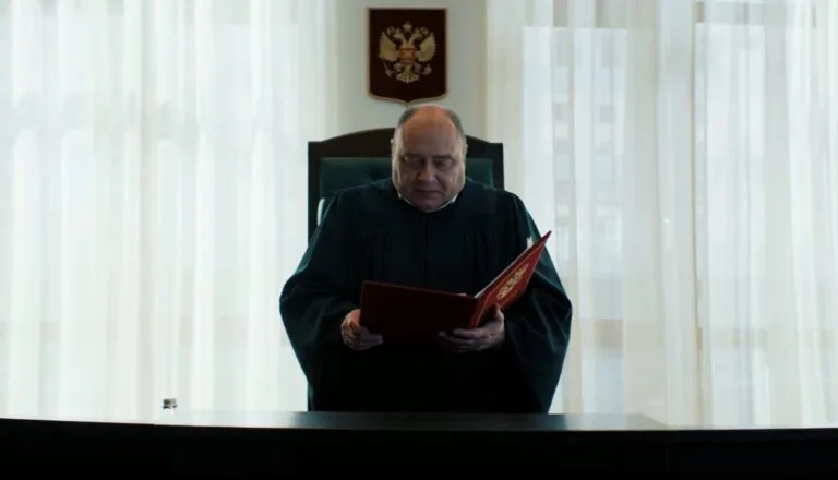 Момент из 10 серии 2 сезона