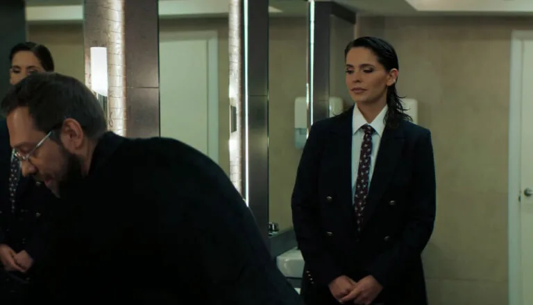 Момент из 8 серии 2 сезона